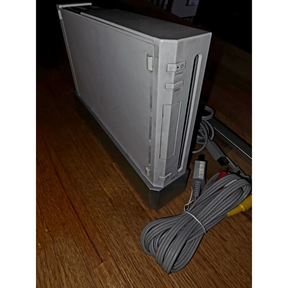 Nintendo Wii Console White RVL-001 Bundle with Cables Sensor Bar & Stand Tested